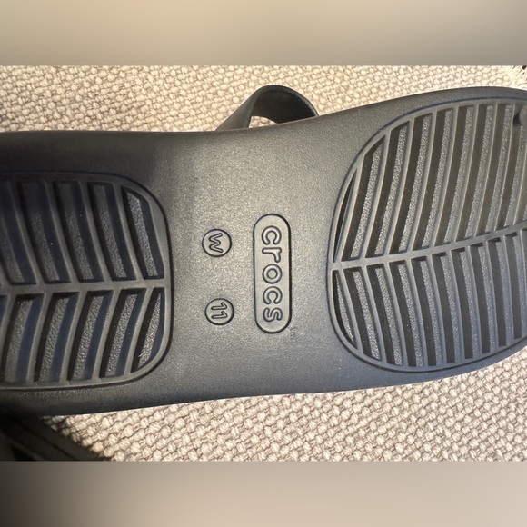 Women’s Black Crocs Getaway Sandals Never Worn - Picture 3 of 7
